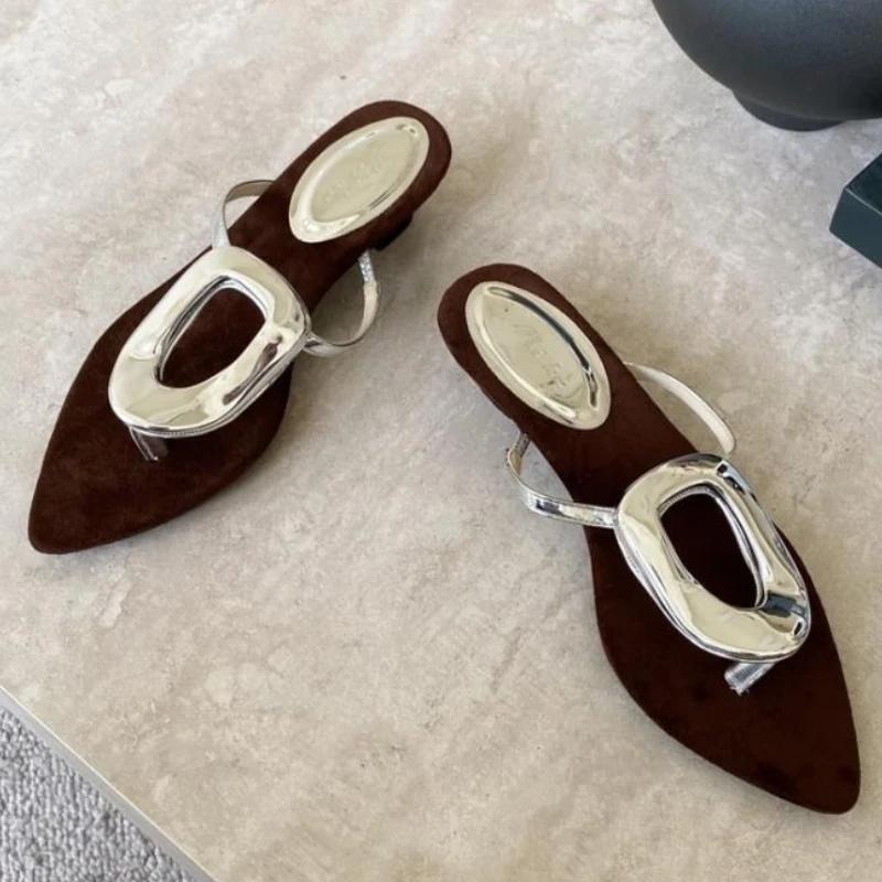 Fashion Sexy Pointed Toe Clip Toe Flip Flops Luxury Metal Decoration Wedges Designer Brand Sandals Women Fashion Comfortable Beach Shoes