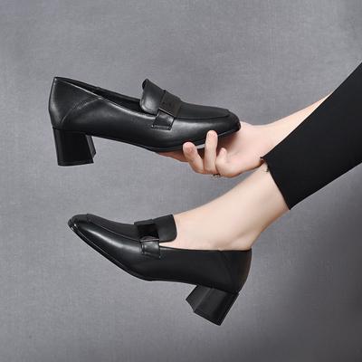 Temperamento punta quadrata molla nuovo semplice tacco spesso fibbia quadrata pelle bovina primo strato due usura bocca profonda scarpe singole da donna