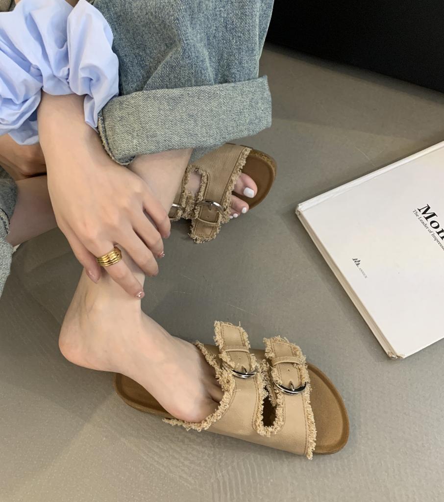 Korean Version of Internet Celebrity Belt Buckle Cool Slippers Women's Summer 2025 New Niche Retro Fringed Fashion Outside Sandals