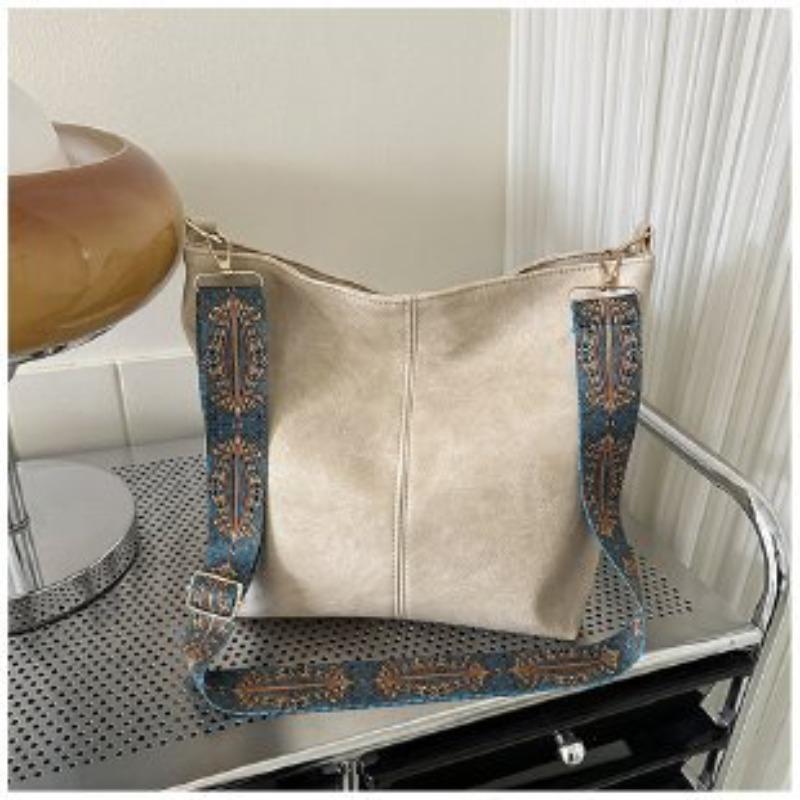 Retro commuter large-capacity bag women's winter new simple casual bucket bag niche fashion shoulder bag