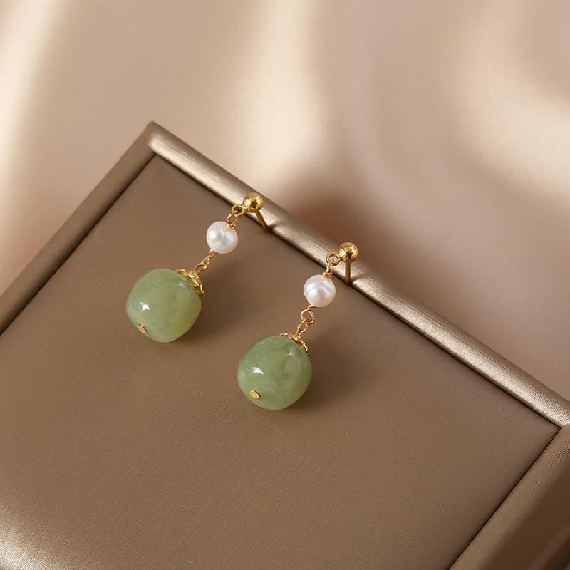 Hetian jade pearl high-end earrings Light luxury niche design vintage solid color jewelry earrings