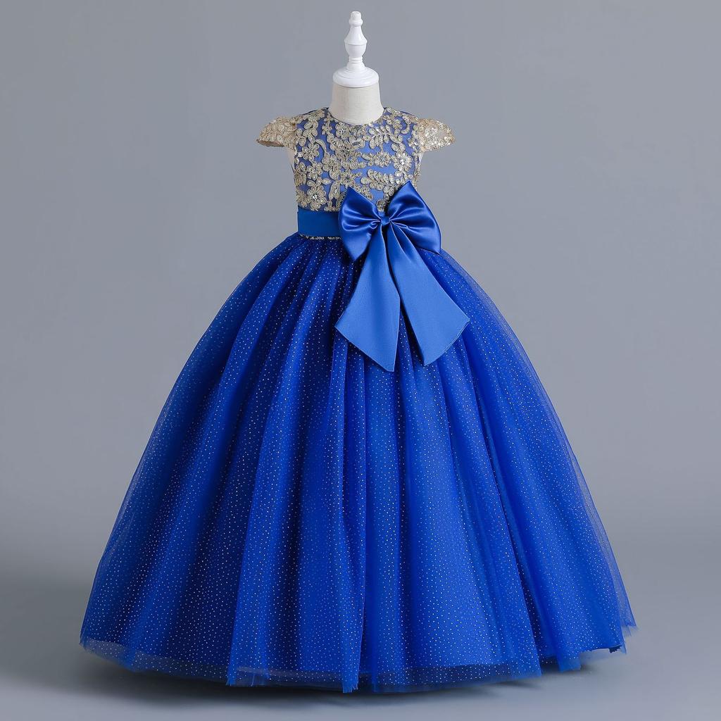 Sleeveless sequined wedding dress for older children in girls' dress. The flower girl performs a long princess dress.