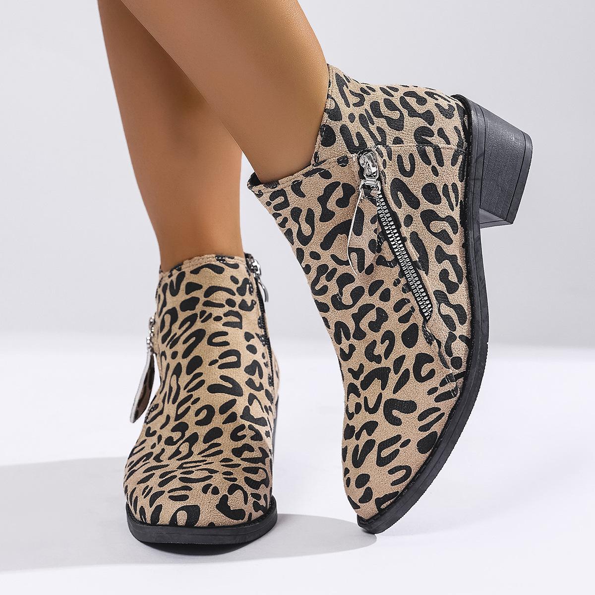 

Осень 2025 новые остроносые короткие ботильоны на среднем каблуке с леопардовым принтом большого размера на толстом каблуке с боковой молнией европейские и американские ботинки челси женские 43