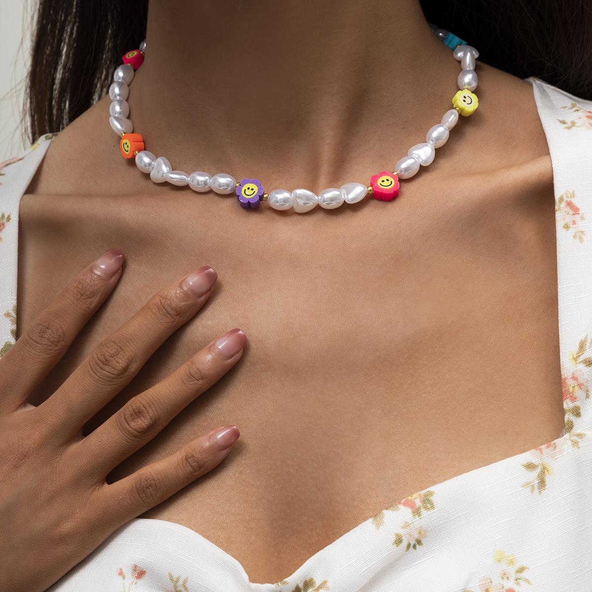 

Creative contrasting color imitation pearl rice beads holiday wind collarbone necklace DIY stacked smiley face fruit daisy necklace