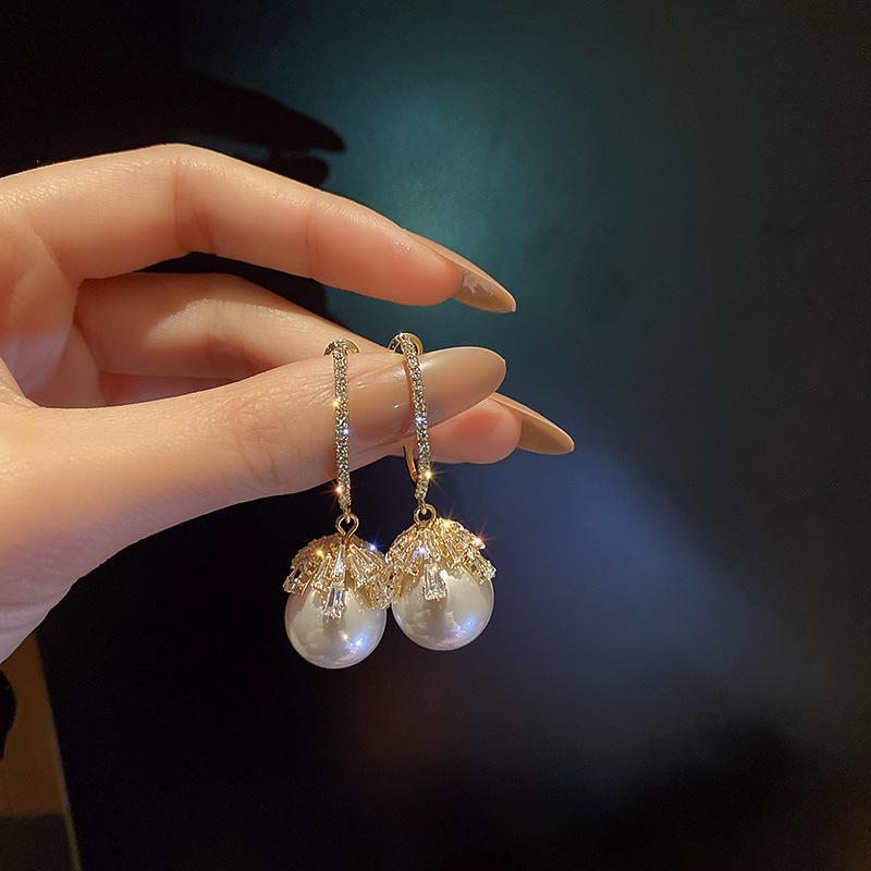 Silver needle zircon pearl earrings French retro design earrings Korea Dongdaemun fashion temperament versatile earrings