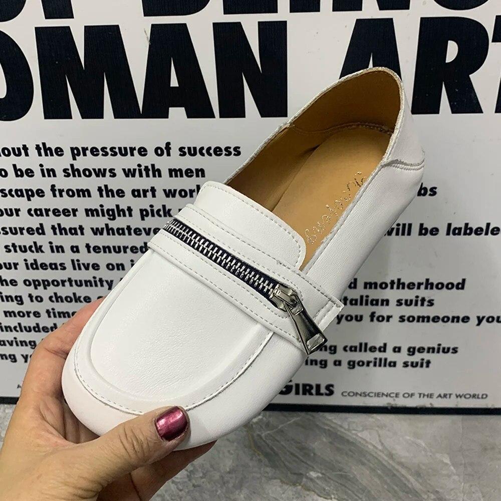 Mode Kvinnor Platta Skor Plus Size Casual Kvinnor Skor Antislip Lackläder Dam Loafers Designer Kvinnliga Mullers Slip On Shoe