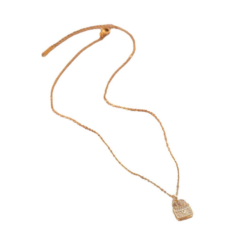 Copper-Plated Gold "V" Pendant Necklace - Luxury Fashion Accessory