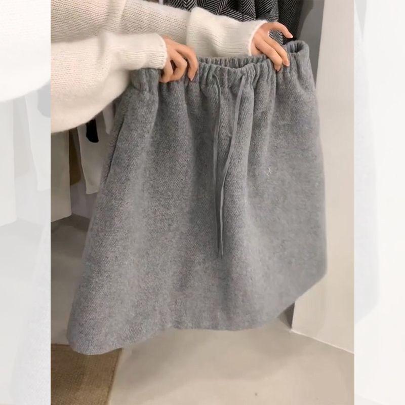 

2025 Эластичная шерстяная юбка-шорты на кулиске: Универсальный приталенный дизайн с высокой талией для осени и зимы M (40-50 kg) светло-серый