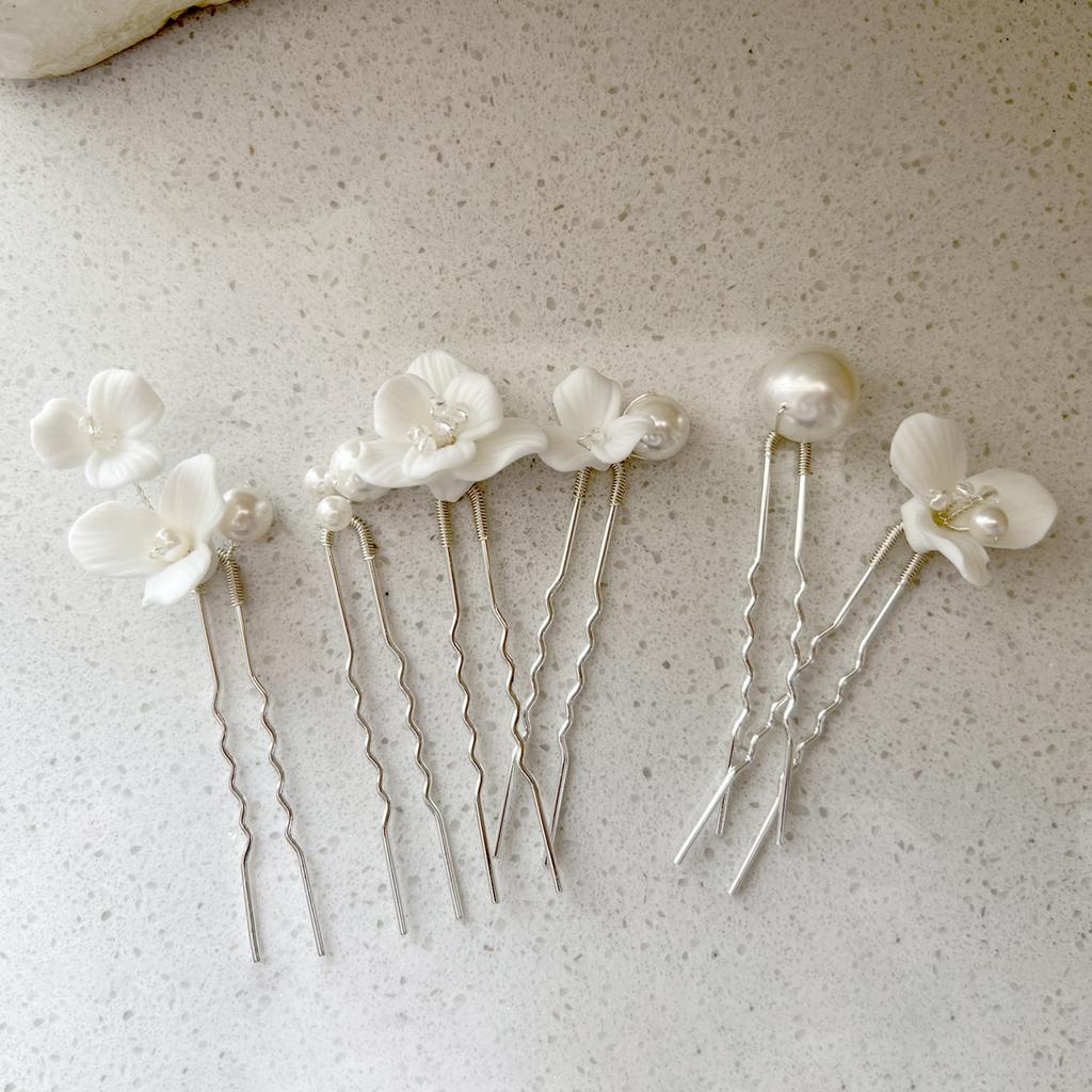 Proste spinki do włosów w kształcie litery U Ozdoba ślubna dla panny młodej Białe porcelanowe kwiatowe spinki do włosów Klipsy do włosów Biżuteria ślubna Bajkowe ozdoby głowy