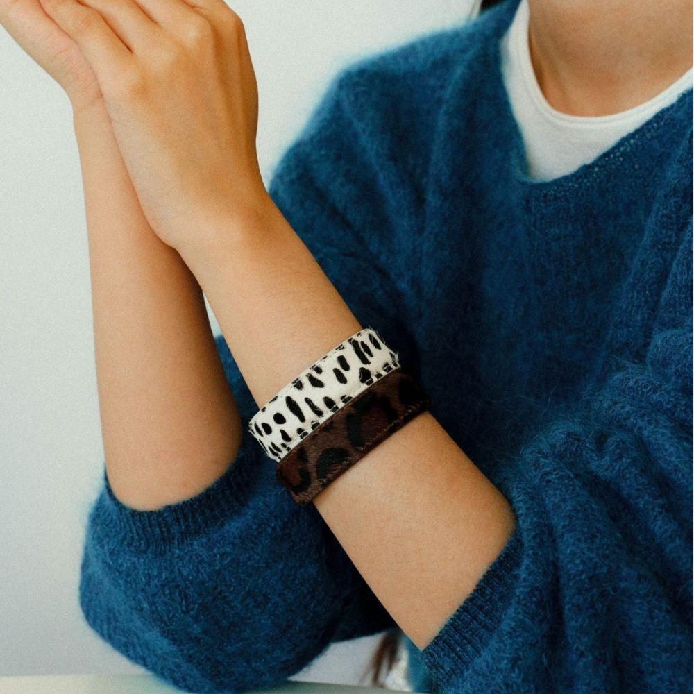 

Stitched Real-leather Horsehair Bracelet Furry C-shaped Open Bracelet Leopard Print Bangle Unisex коричневий