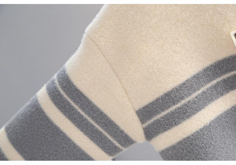 Dicker gestreifter Strickpullover für Kinder - Rundhals-Pullover für Jungen.
