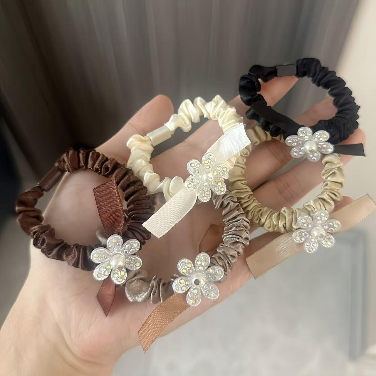 

Winter French Pearl Hairpin Hairband Fabric Round Hairband With A Satin-like Texture For Loose Updo Without Hair Loss Accessory. One Size білий