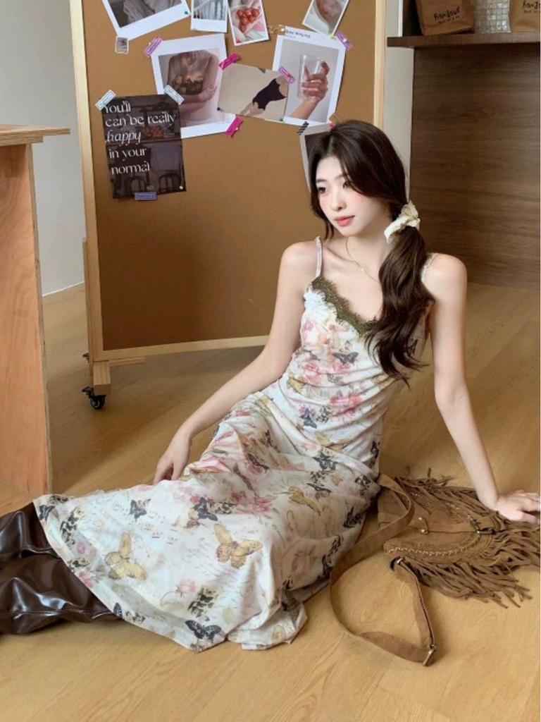 Butterfly Floral French Camisole Dress: V-Neck, Slim Fit, Cinched Waist, Bodycon Long Dress - Perfect for Summer Vacation.