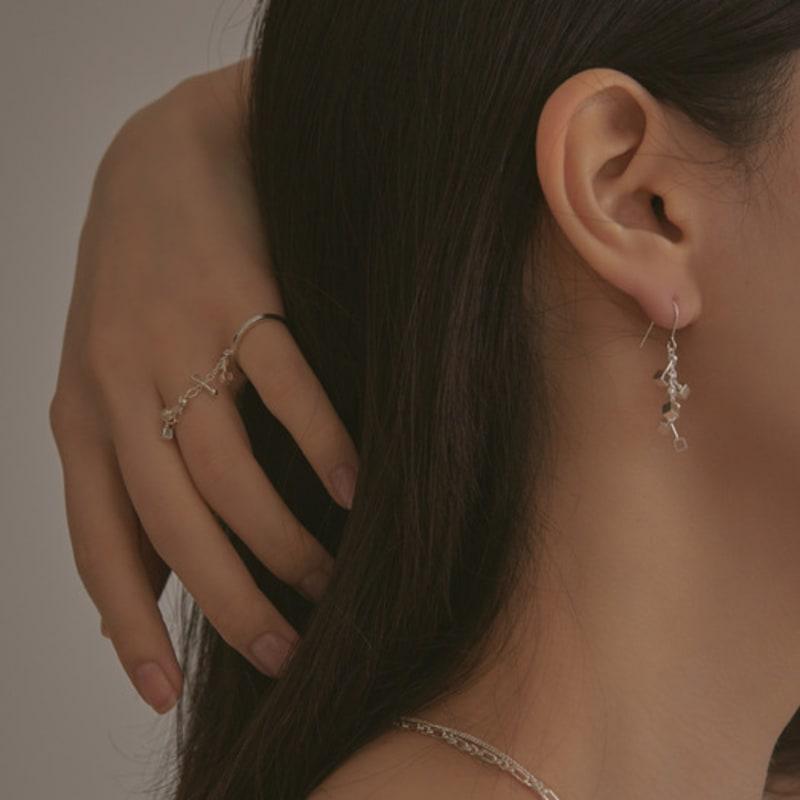 BONAFIDE JEWELRY Long Chain Ball-Up Ring