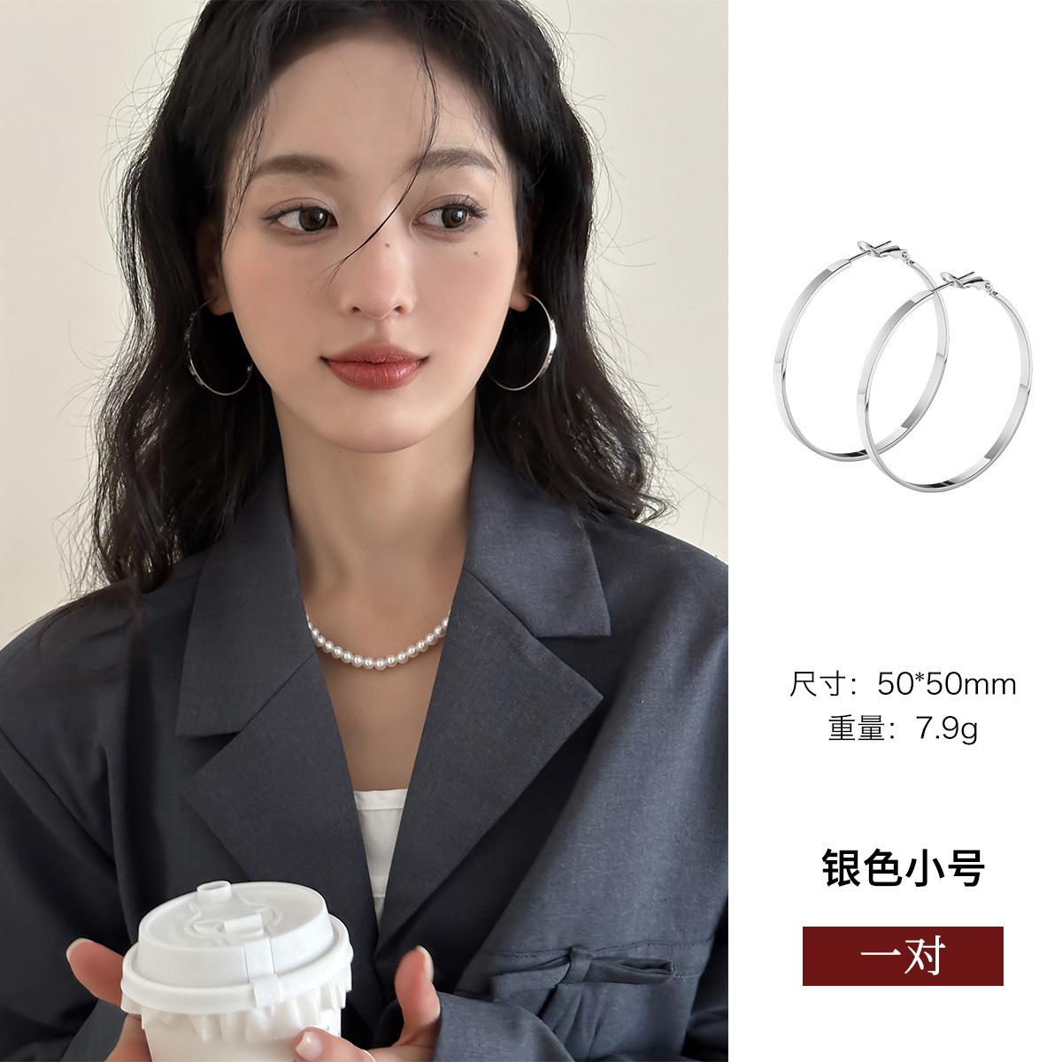 

Ретро перебільшені великі сережки, жіночі вишукані модні темпераментні сережки, нішеві висококласні сережки зі срібною голкою, нові 925 silver needles