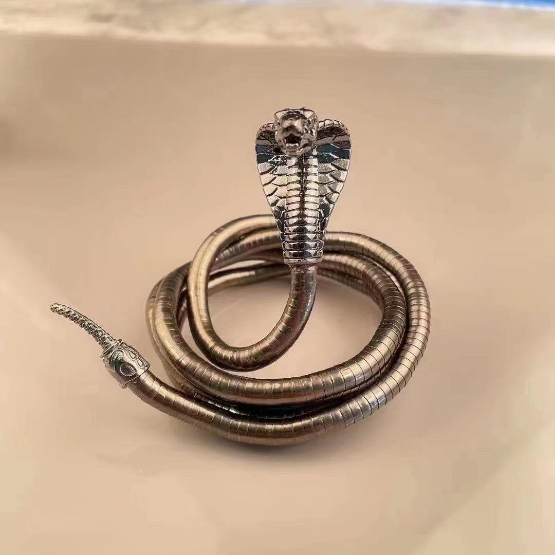 

Европейская и американская роковая женщина, змеевидная личность, пикантный, преувеличенное змеевидное чувство дизайна, регулируемое колье на шею