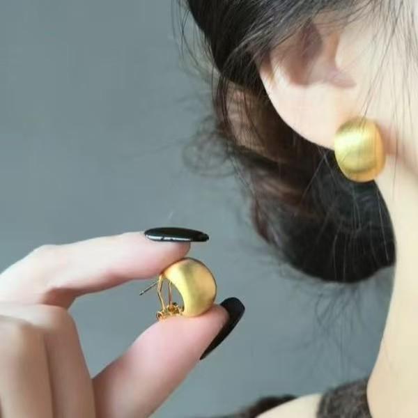 Brushed Gold Pea Half-Round Earrings: Light Luxury Frosted Studs for Women