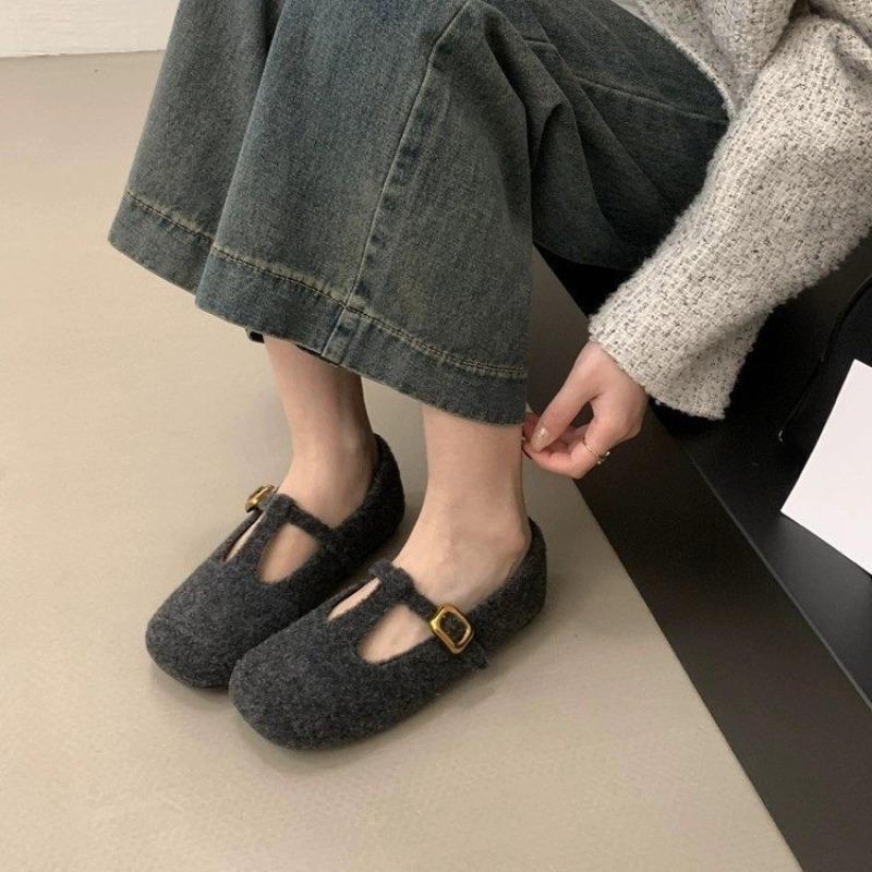 Soft-soled shallow-mouth Mary Jane shoes autumn new square head retro one-word strap single shoes commuter flat women s shoes 35