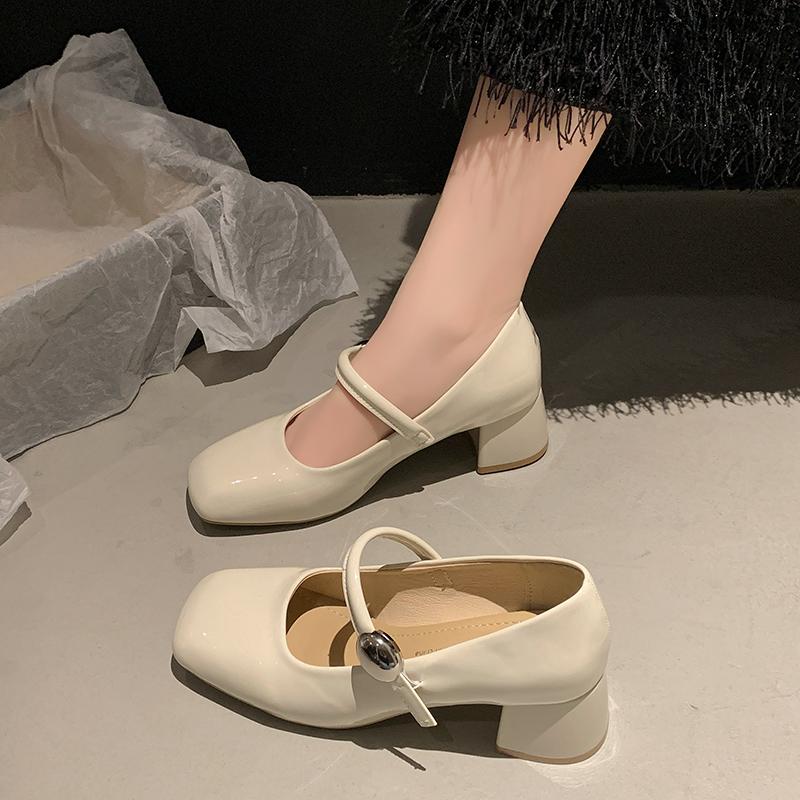 

2025 Лакированные туфли Женские туфли на высоком каблуке Ремешок на щиколотке Женские кожаные туфли Лодочки Модные Вечерние Свадебные красные туфли 35 бежевый