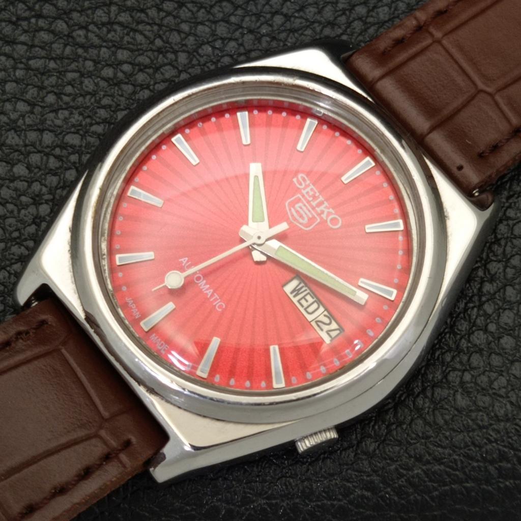 Seiko 5 AUTOMATIK VINTAGE 7025A JAPAN HERREN ROTES ZIFFERBLATT UHR a701227-5