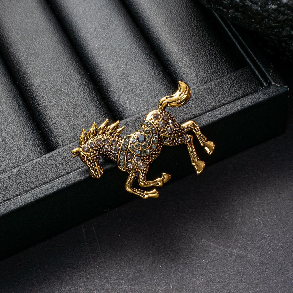 Spilla Cavallo al Galoppo con Strass Retrò: Spilla Animalier di Lusso di Alta Gamma, Gioielleria Creativa Europeo-Americana
