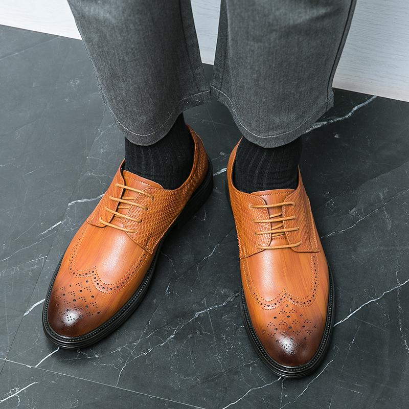 Fashion Brogue Men's pointed leather shoes Fashionable gentleman style Wedding party outdoor leisure business walking men's shoes