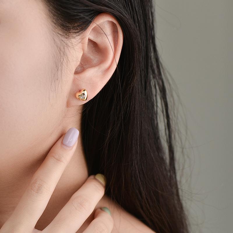 Gentle Style Love Earrings High-end Earrings for Women's Temperament Niche Design Light Luxury Versatile New