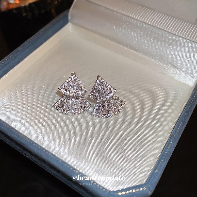 Silver Needle Zircon Triangular Fan Earrings, Korean Ins Niche Simple Earrings, Light Luxury Temperament Fashion Earrings Wholesale