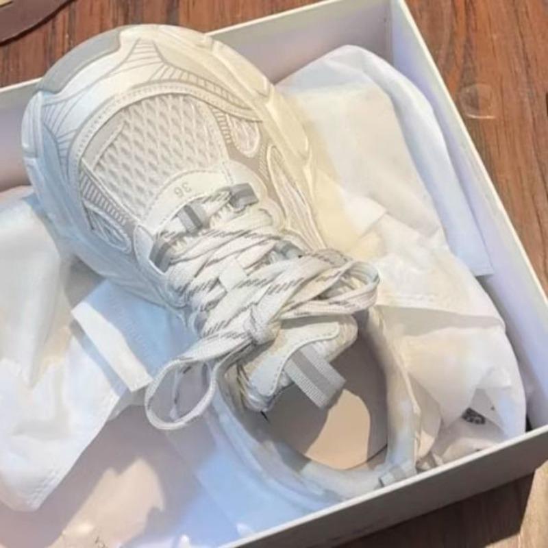 Neue Trendige Dad Shoes mit einer Biskuitboden-Sohle und Modische Schnür-Freizeitschuhe