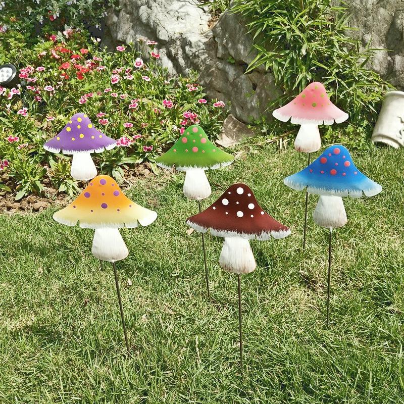 Small Mushroom Metal Landscape Craft Simulation Ornament for Courtyard Villa Outdoor Garden Decoration Small Mushroom Wrought Iron Plugin 6 Pcs
