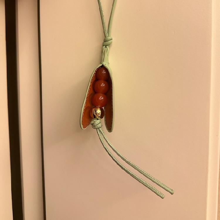 Handmade Pea Shape Key Holder Youthful Backpack Ornament Leather Texture Unique Key Pendant Suitable for Key and Car