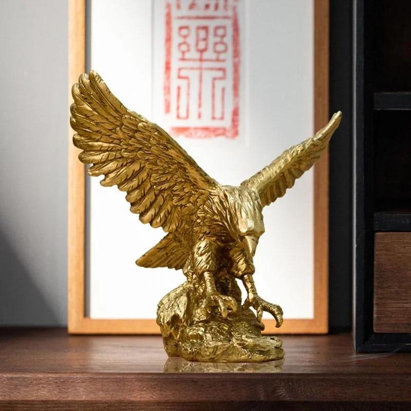 Eagle Resin Golden Eagle Statue Art Animal Model Collection Ornaments Wine Cabinet for Home Office Desktop Feng Shui Decor Gifts