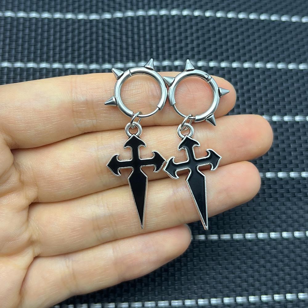 Boucles d'oreilles tendance rétro avec pendentif croix en alliage finition émail dégoulinant - Manchettes d'oreille hip-hop à la mode.