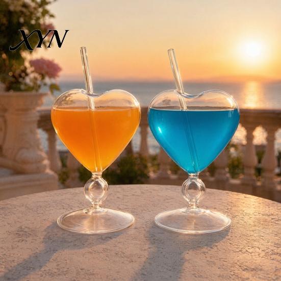 Hitzebeständiges Weinglas Kreativer Herzförmiger Kelch mit Strohhalm, Personalisierter Saft Verdickter Becher für Cocktails Becher, Liebe Herz Stielglas Champagner