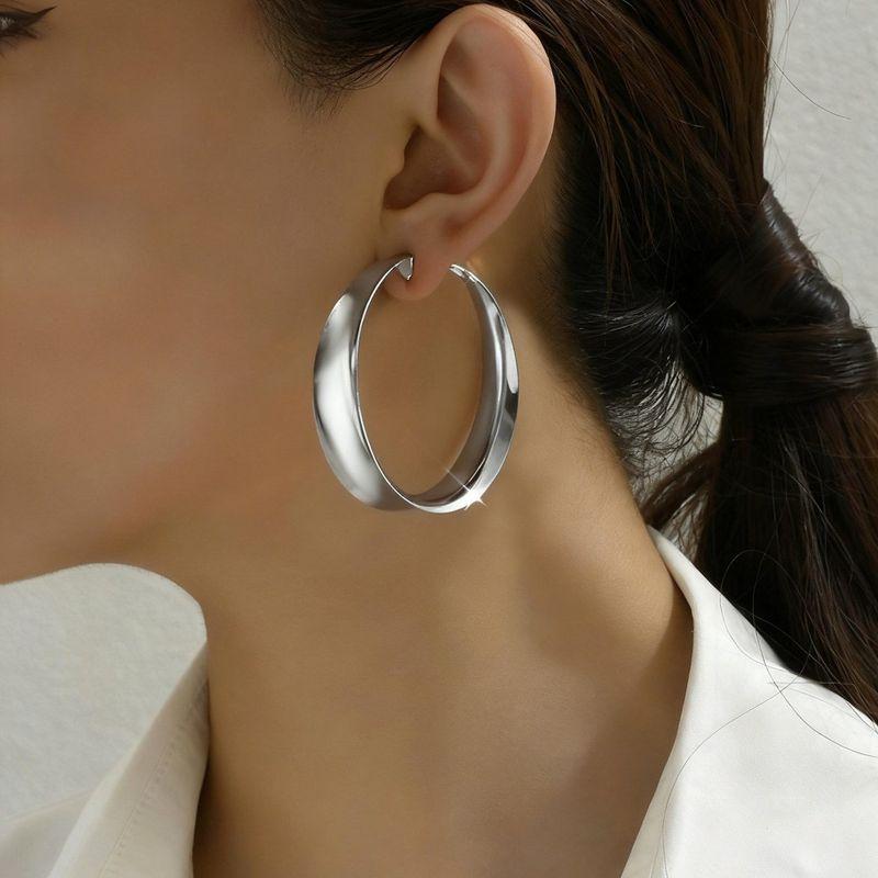 Accessible Luxury Fashion Simplicity and Exaggeration Glossy Metal Big Ear Ring