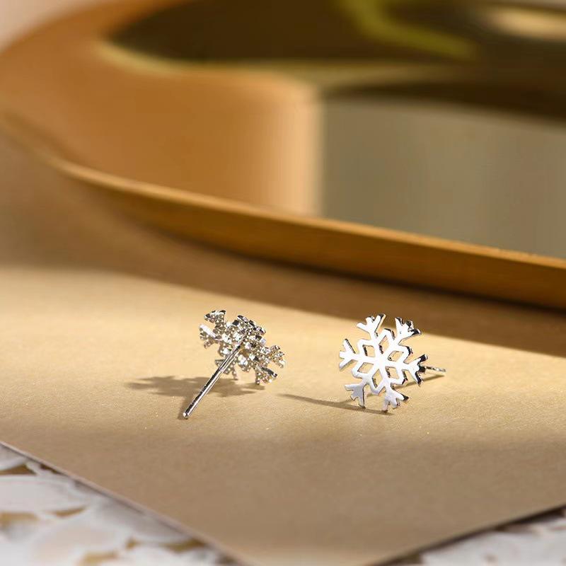 Stylowe Kolczyki Płatki Śniegu dla Kobiet - Elegancki Wzór Kwiatu Lodu, Kompaktowy Prezent Świąteczny, Dodatek Mody Inspirowany Koreą