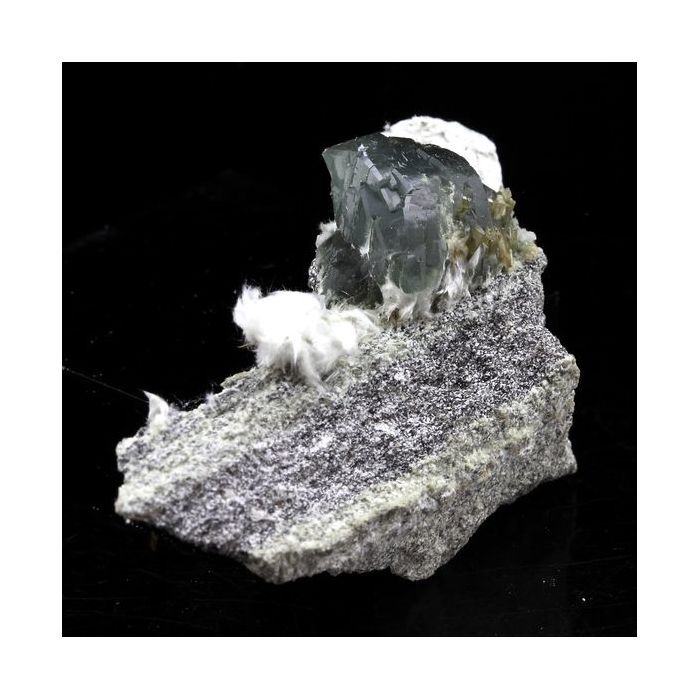 Pierres et Minéraux. Prehnite. 61.0 ct. La Combe de la Selle, Bourg d'Oisans, France..