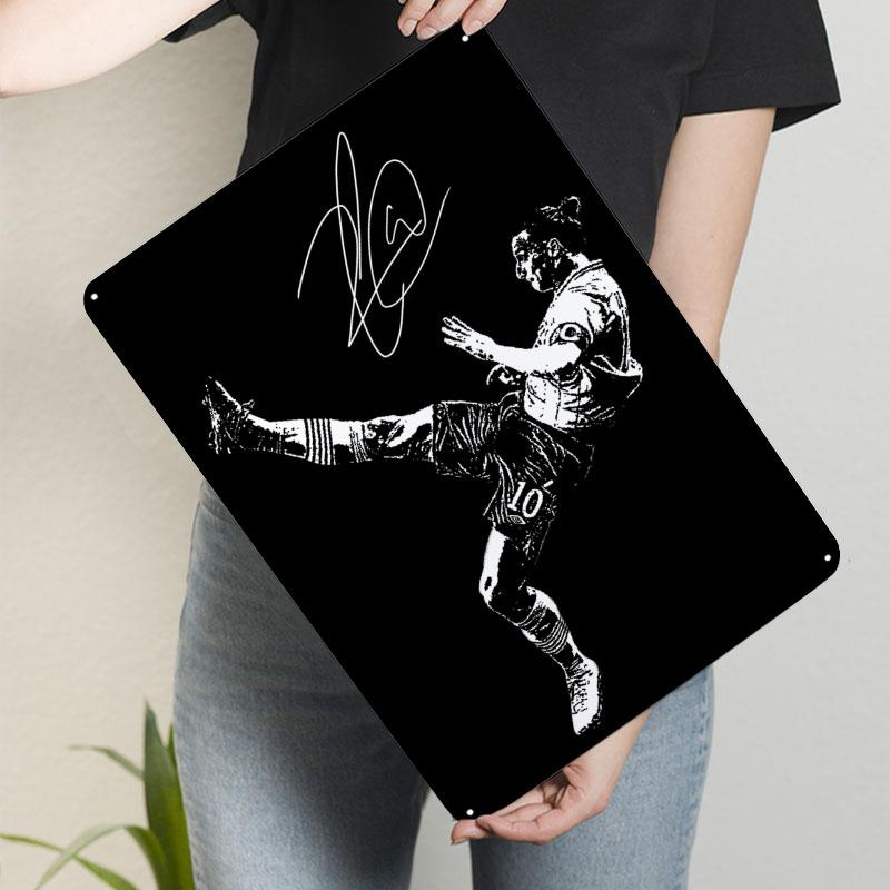 Плакат Златана Ибрагимовича Футболист Металлическая табличка Эстетический декор комнаты Мужской Индивидуальные футбольные жестяные таблички для украшения стен 20x30cm（7.8x11.8inch）