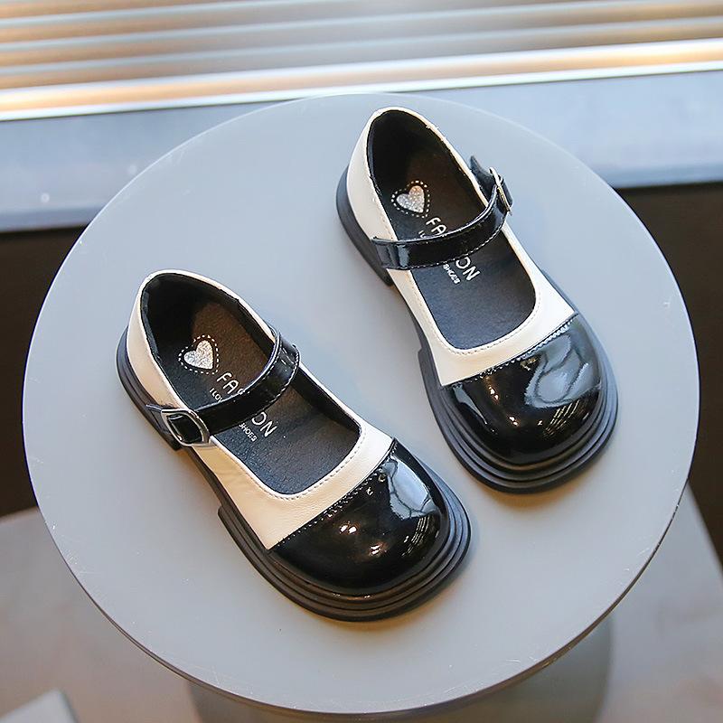 Girls' princess shoes 2025 new spring single shoes soft sole black and white color matching baby Mary Jane shoes children's leather shoes