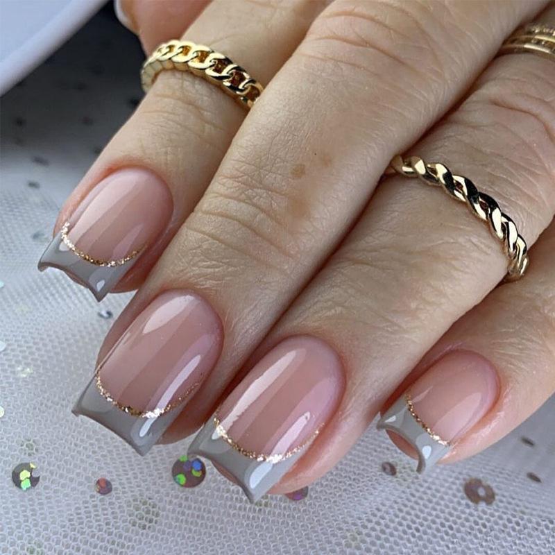 

Серые с золотым краем средней длины носибельные типсы для нейл-арта с желейным клеем - набор из 24 штук Glue Style