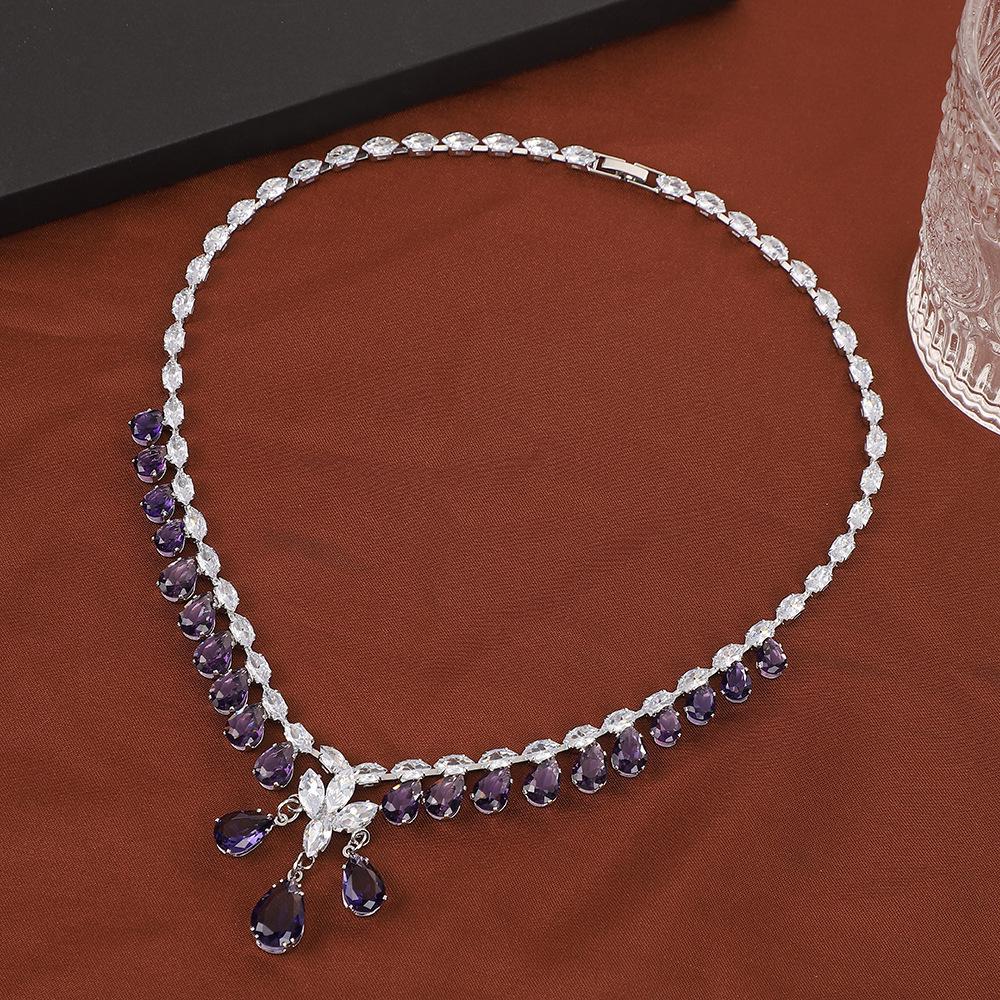 Elegante Set Collana e Orecchini a Goccia d'Acqua con Zirconia Cubica - Stile Classico Heavy Industry.
