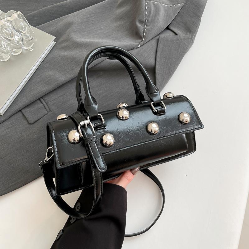 Trendy New Products, Personalized Street Style, Rivets, Portable Baguette Bags, Fashionable Spice Girl Style, Niche Versatile Messenger Bags, Women