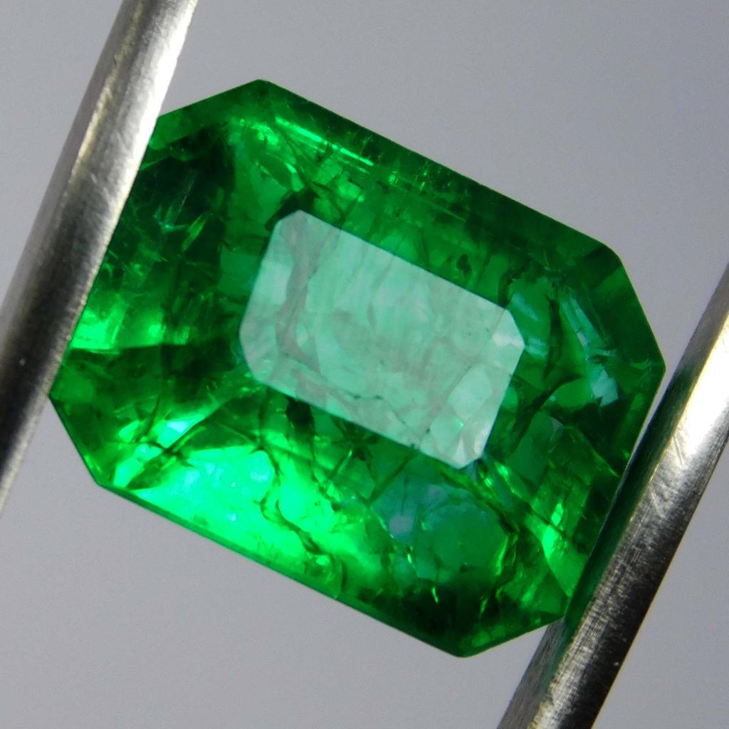 Natural Green Colombian Emerald 7.95ct Emerald Cut Certified Loose Gemstone