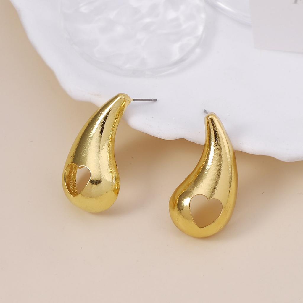 Creative and Personalized Design Sense, Hollowed-out Geometric Heart-shaped Teardrop Ear Studs, a Niche and Fashionable Daily Commuting Style