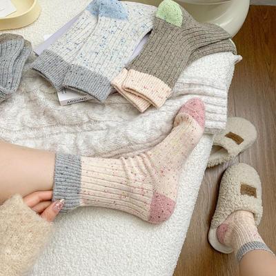 Damen Verdickte Samtpunktgarn Kaschmirsocken - Warmer Mid-Tube Florstil für Herbst und Winter.