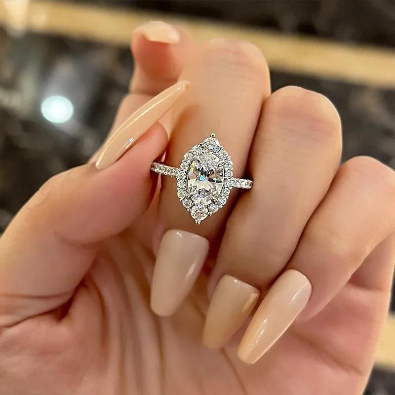 Huitan Temperament Women's Wedding Rings with Brilliant Cubic Zirconia Silver Color Modern Fashion Engagement Bands Jewelry Hot