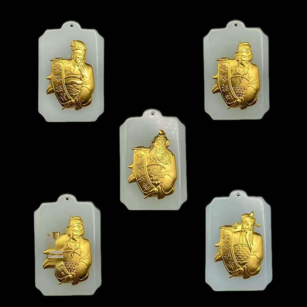 Fem Lyckogudar Guldinlagd Vit Jade Hänge och Jubileumsmynt Set