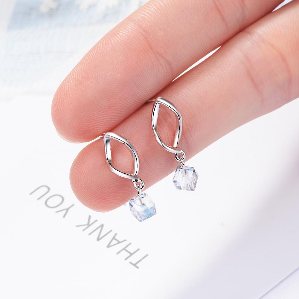Wave Cube School Gift Fashion Zirconia Sparkling Classic Stud Earrings for Women Dazzling Female Elegant Accessories Timeless Jewelry