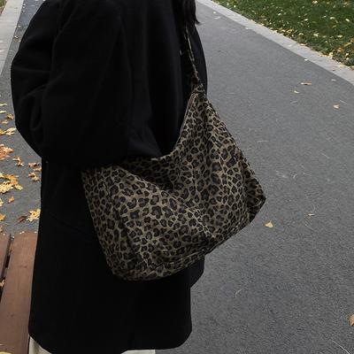 Bolsa de Ombro Feminina Casual Moderna Têxtil Macia Grande Capacidade Estampa de Leopardo Bolsa Transversal Retrô Feminina Para Deslocamentos Passeios