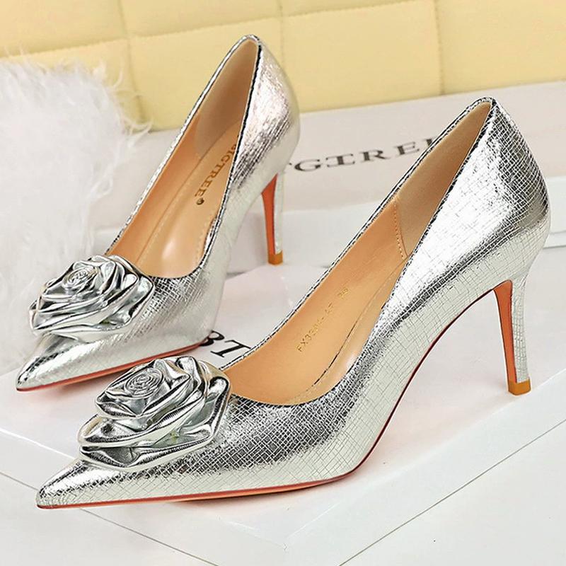 Women's 7 Cm 10 Cm Patent Leather Flowers Women Pumps Sexy Pointed Toe Thin Low Heels Wedding Elegant Party Shoes Zapatos Mujer